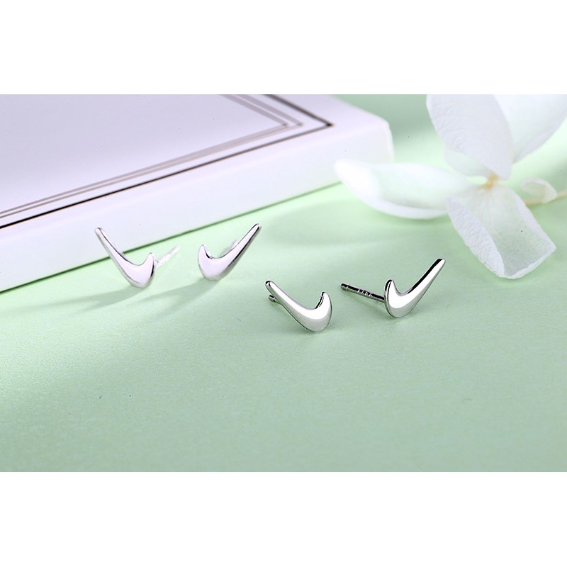 Bông Tai Tia Sáng La Mã Lấp Lánh, Biểu Tượng Thể Thao Cá Tính - Vani Store