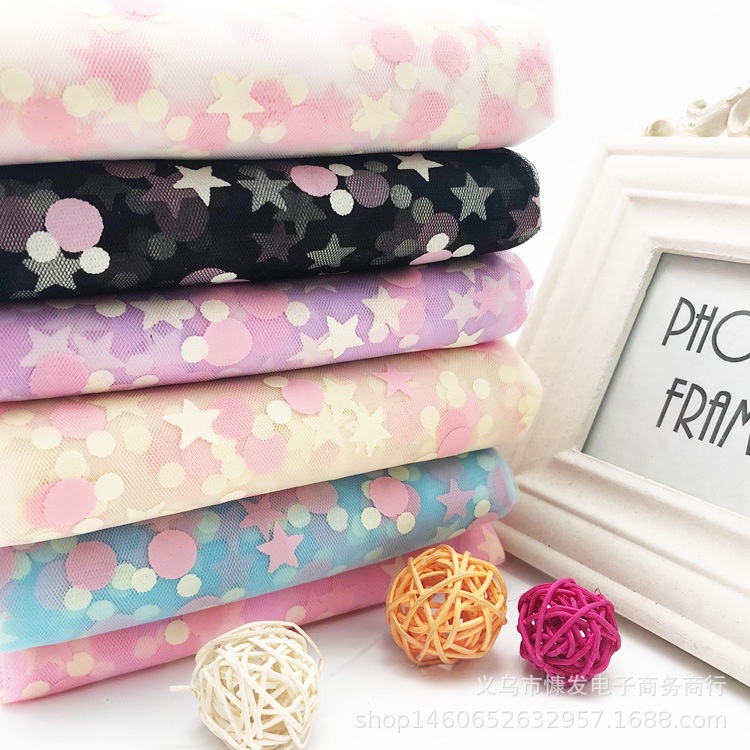 Tấm vải voan lưới in hình ngôi sao chuột Mickey kute nổi bật may váy áo, làm phông nền rèm decor