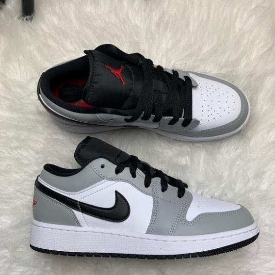 Giày Jordan xám chỉ đỏ vạch đen cổ thấp [Full Bill Box] Giày JD1 low xám smoke grey đủ size nam nữ 2021