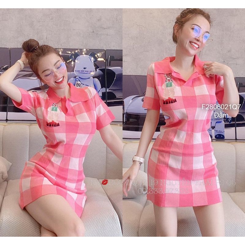 Đầm len sọc caro hồng thêu thỏ hàng Quảng Châu 2806 Q7