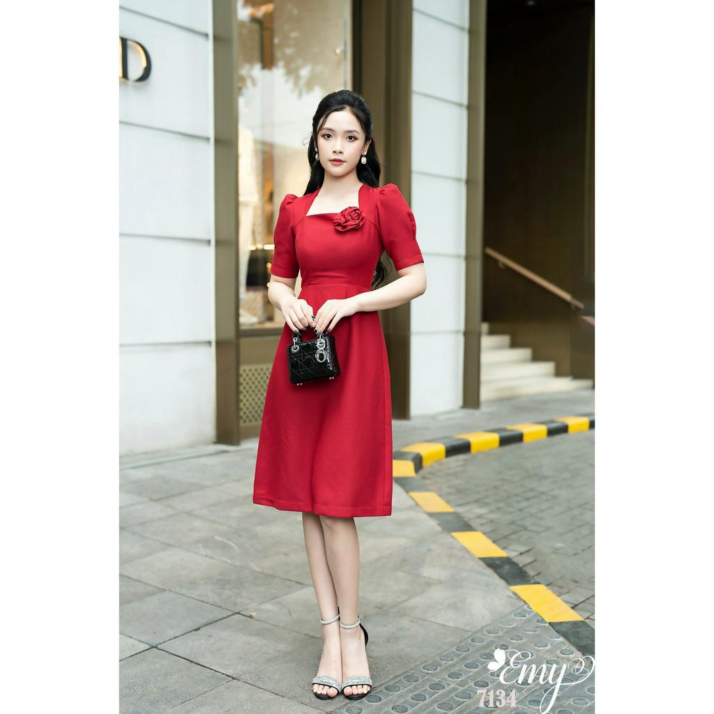 Đầm EMY EM7134  Xoè Đỏ Cổ Vuông