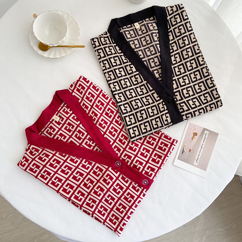 Bộ đồ ngủ vải lụa satin tay dài in họa tiết thời trang mùa xuân cho nữ