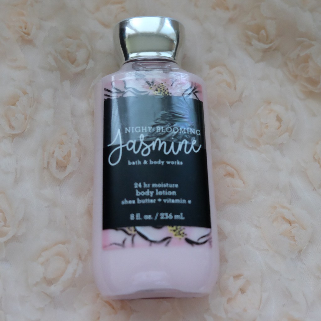 Dưỡng thể giữ ẩm da Bath &amp; Body Works Night Blooming Jasmine 24 hour moisture body lotion 236ml (Mỹ)