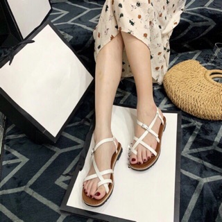 Sandal xỏ ngón đan dây đế gấu