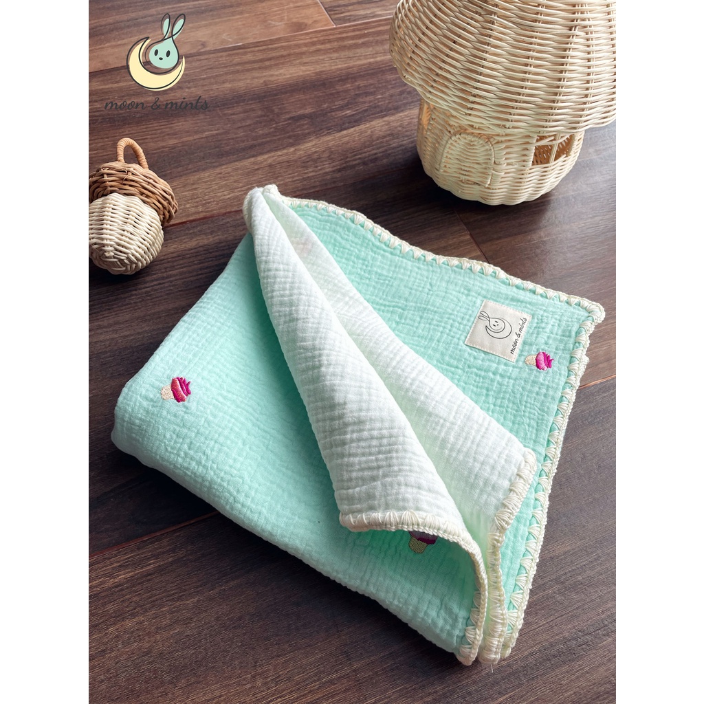 Chăn xô muslin 4 lớp Moon&Mints thêu họa tiết cho bé, viền thủ công phong cách Hàn Quốc