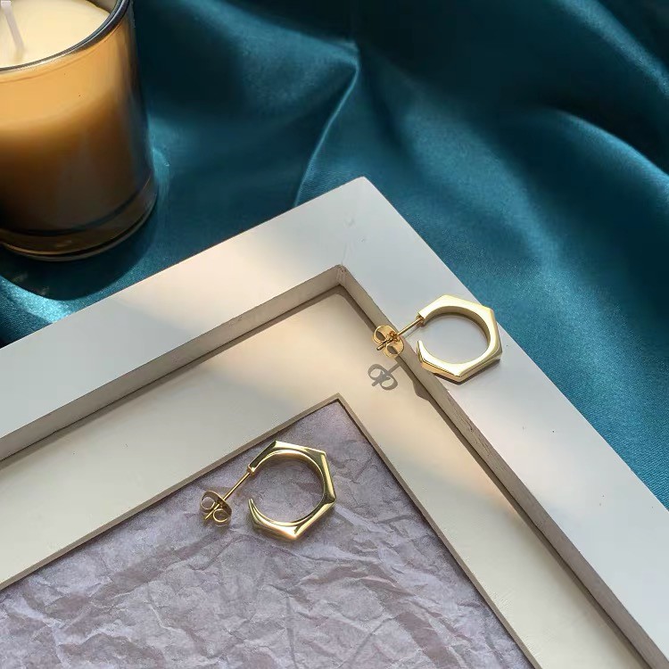 Bông tai kim loại titan mạ vàng 18K họa tiết lục giác lấp lánh đơn giản dễ phối đồ thời trang thu đông tinh tế cao cấp
