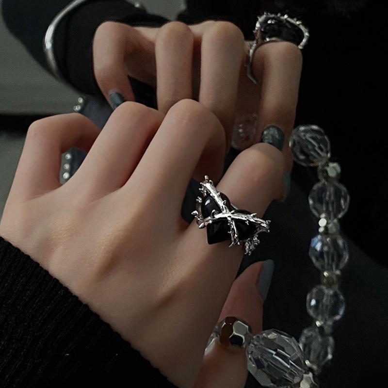 Nhẫn màu đen phong cách hip hop cổ điển