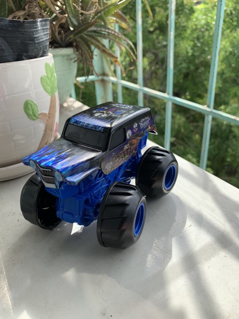 Xe Monster Jam Size Nhỡ có dây tạo đà