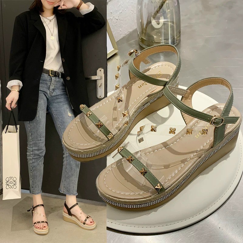 Sandal quai trong nạm đinh sang chảnh