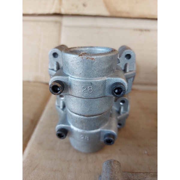 Cùm bắt tay lái cho máy cắt cỏ