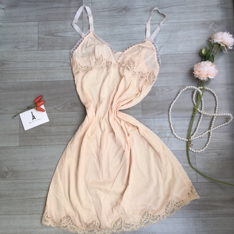 Đầm ngủ hai dây quyến rũ