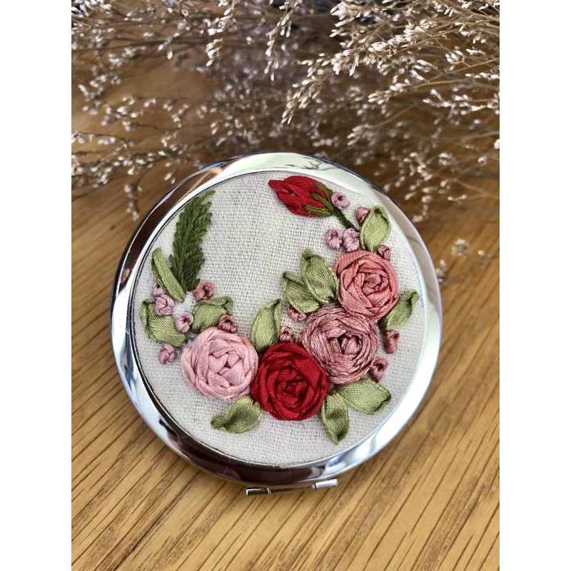 Gương thêu handmade