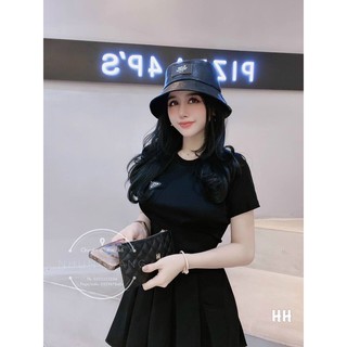 ANU145 - ÁO ZIP NỮ CỘC TAY LOGO PRADA