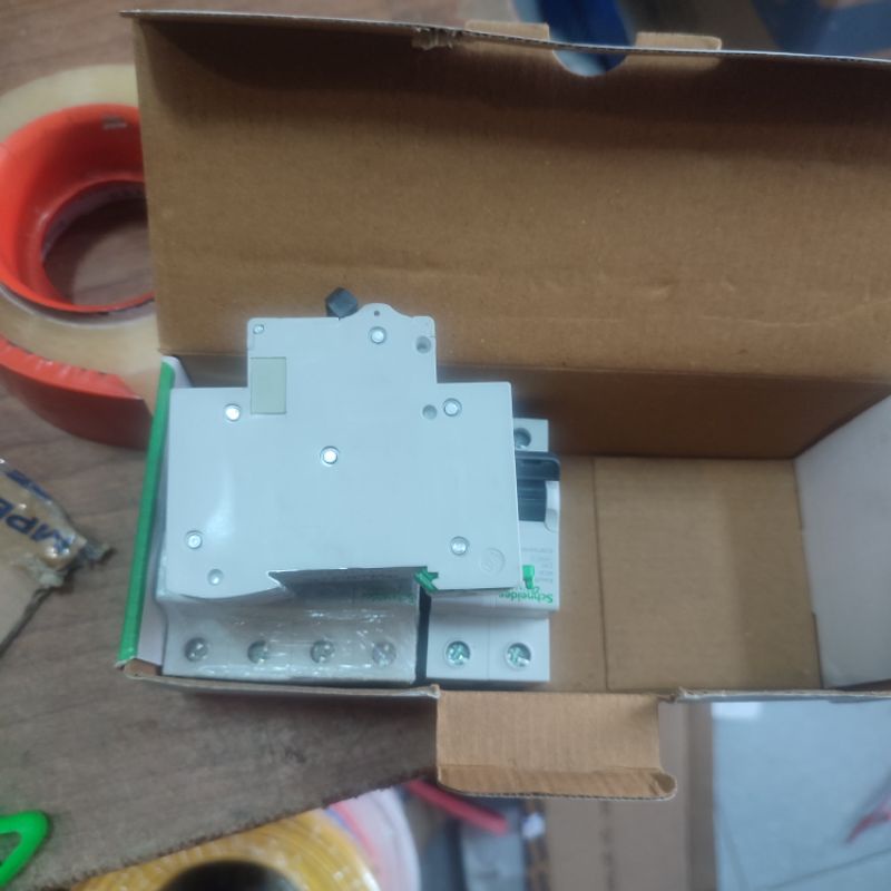 CB ĐÔI 16A ,CẦU DAO 2PHA 20A,APTOMAT 2PHA 25A,32A SCHNEIDER 40A,50A,63A