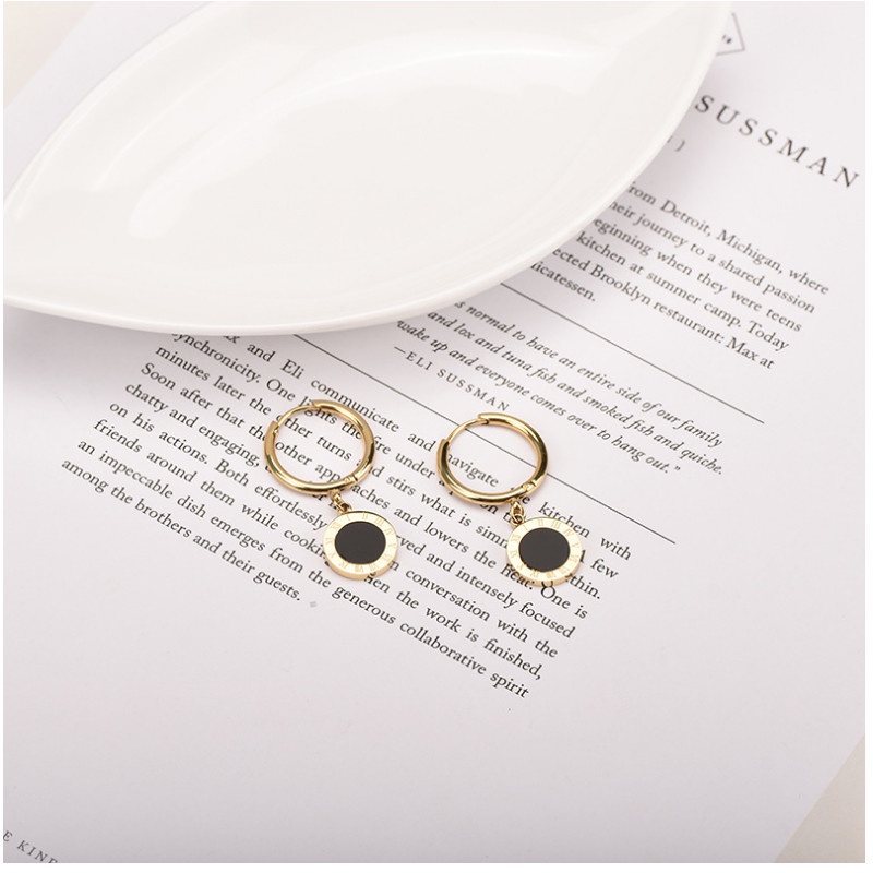 Bông Tai Titan Ko Han Rỉ Tòn Ten Mặt Tròn Đen TT 4053