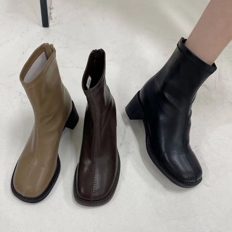 Boots mũi vuông, gót 5 phân, da mềm, ôm cổ chân. full box hãng