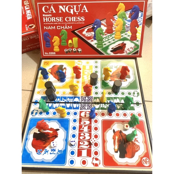 Bộ đồ chơi cá ngựa và cờ vua loại to và nhỏ