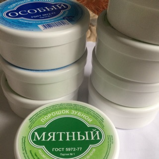 Bột làm trắng răng của Nga