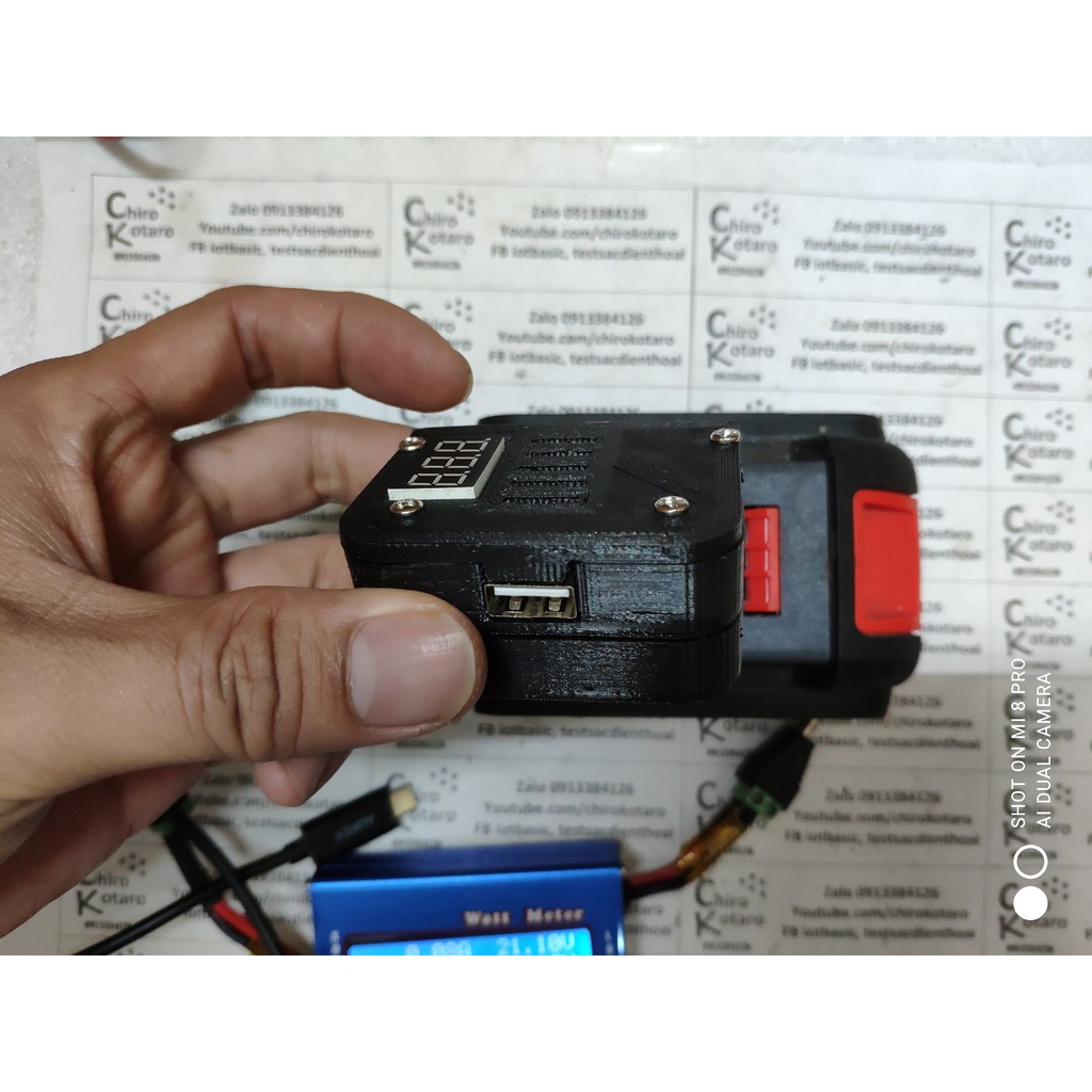 Bộ đế sạc và báo pin kèm nguồn dự phòng 5V 3A cho máy BOSS, pin ETP 21V và các pin có dạng tương tự