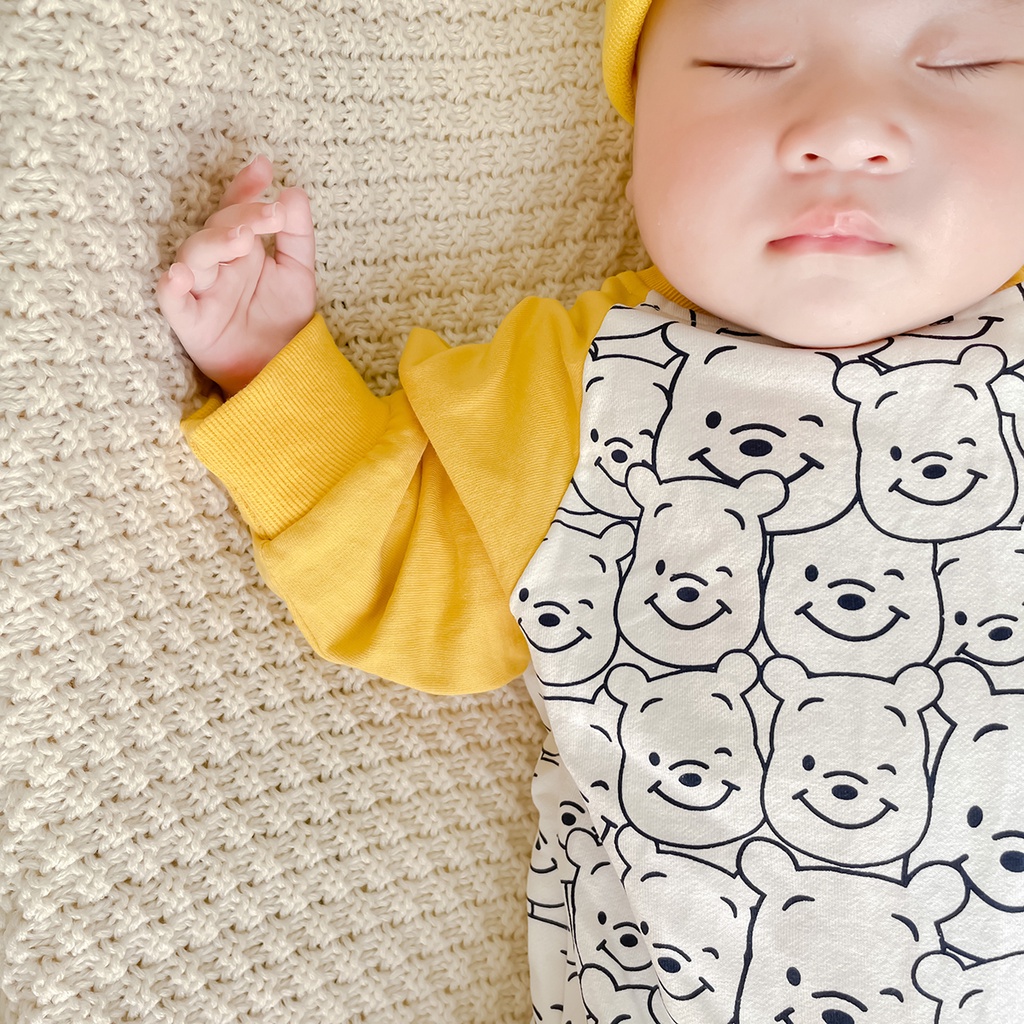 Bộ áo liền quần tay dài in hình gấu pooh dễ thương dành cho bé sơ sinh