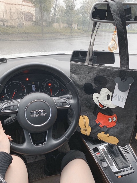 Túi Tote Zara Mickey đen-nâu quá hot (chat trước với shop ạ)