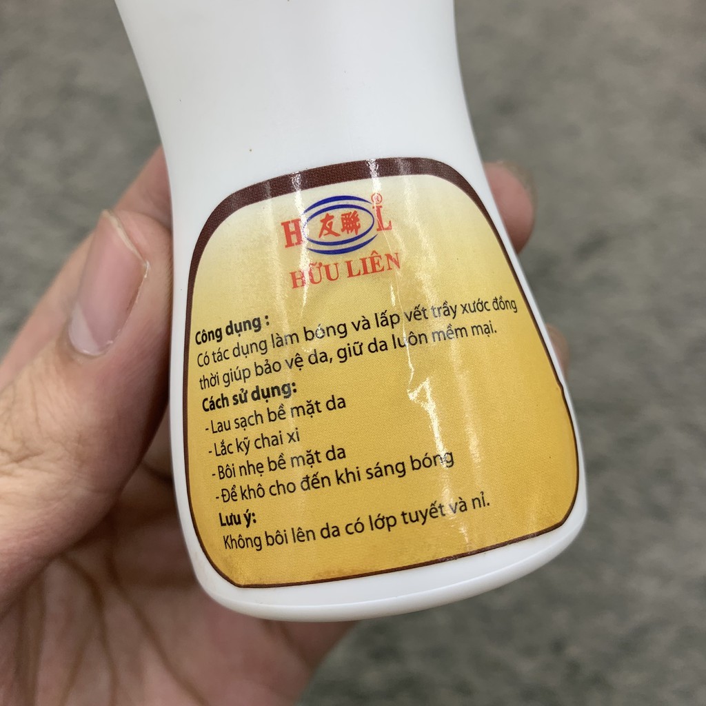 Xi nước đánh giày đóng chai tiện dụng