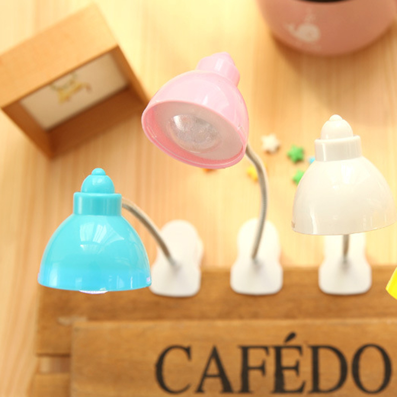 Đèn LED đọc sách nhỏ gọn tiện lợi