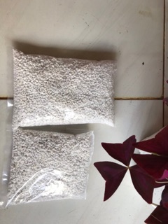 Đá perlite - đá trân châu trang trí, trồng cây gói (100gr-500gr)