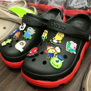 Dép Sục Cá Sấu Đen đế đỏ+8 sticker