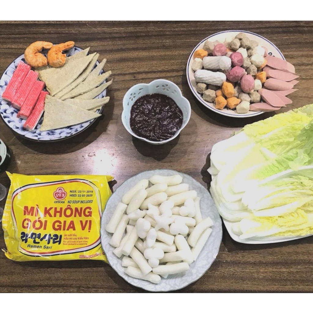 Set lẩu tteokbokki 3-4 người ăn bao gồm 8 loại nguyên liệu