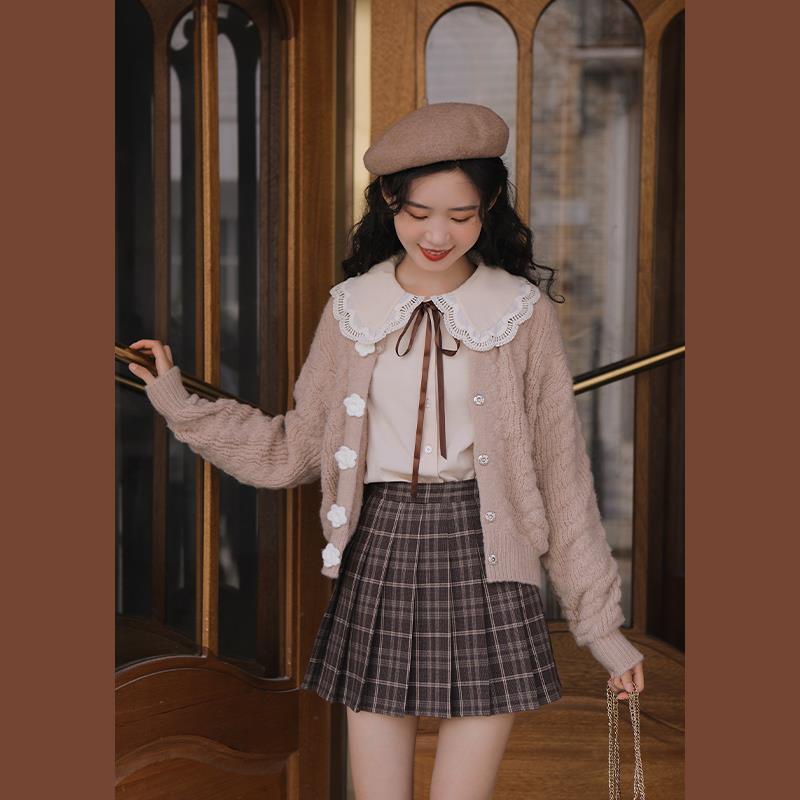 Set áo khoác cardigan dệt kim dáng rộng + áo sơ mi cổ búp bê + chân váy xếp ly + áo 5 ngày