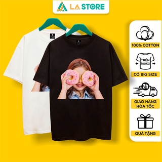 Áo Thun Unisex Cotton Bé Gái Cầm Donut Form Rộng Tay Lỡ Nam Nữ Có Big Size | LẠ STORE