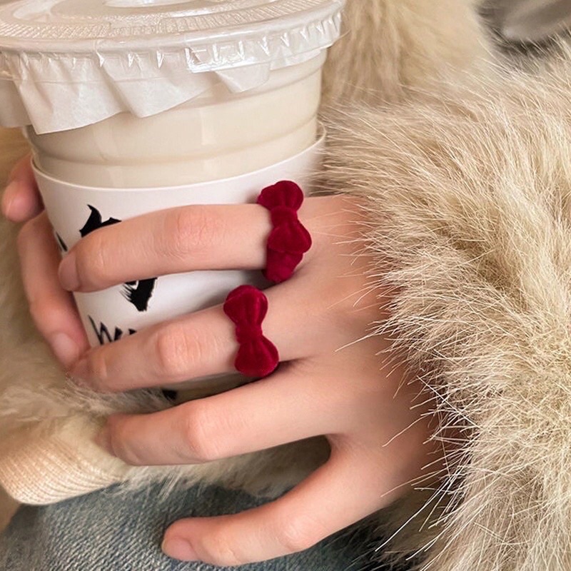 Hộp dâu nhung kèm nhẫn nơ cho bạn gái cực xinh xắn