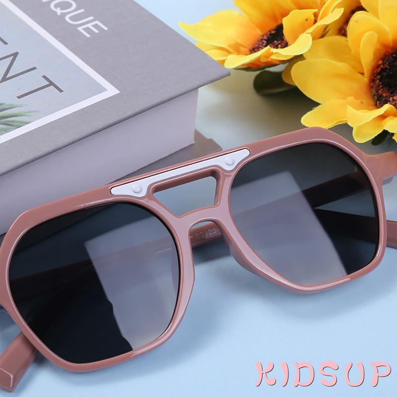 Kính mát chống tia UV màu sắc thời trang cho bé