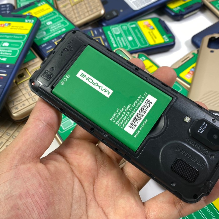 Điện Thoại 4 sim hầm hố nhỏ gọn phím to dành cho người già FM không cần tai nghe | BigBuy360 - bigbuy360.vn