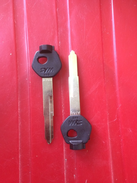 Cặp phôi chìa khoá SYM dài ( rảnh trái )