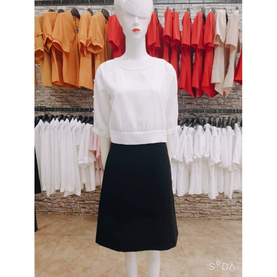Áo sơ mi công sở AMORETTI cổ tròn bo gấu màu trắng SH21010106