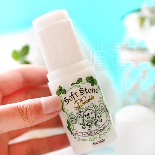 Lăn nách khử mùi đá khoáng Soft Stone 20g trắng nội địa Nhật Bản bản mới 2021