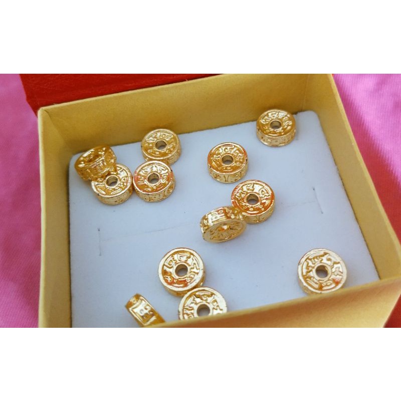 Charm Bánh Xe Chặn Hạt Khắc Chú Omani