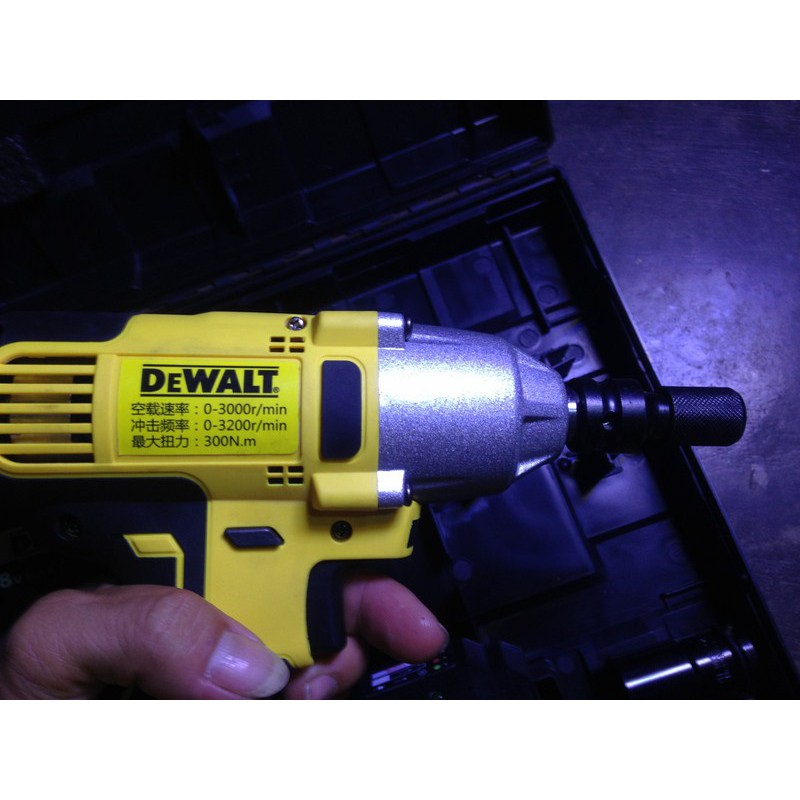 MÁY SIẾT BU LÔNG DÙNG PIN DEWALT BTW-68SS