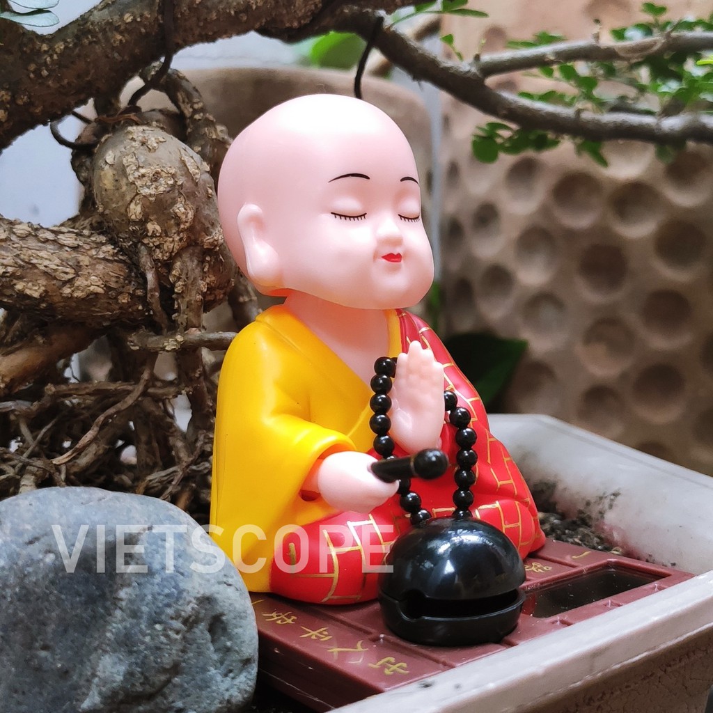 Tượng may mắn Thầy Chùa Gõ Mỏ Tụng Kinh trang trí xe hơi, phong thủy, bàn làm việc năng lượng mặt trời Chú tiểu gõ mỏ | BigBuy360 - bigbuy360.vn