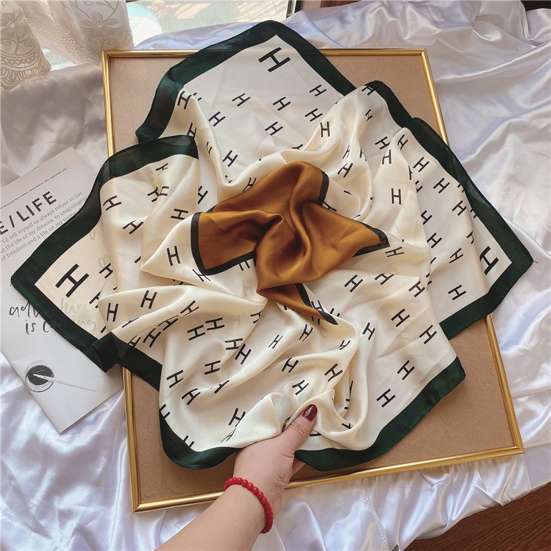 Khăn Choàng Cổ Vải Lụa Satin Hình Vuông 70cm In Họa Tiết Màu Trắng Đen Trang Nhã