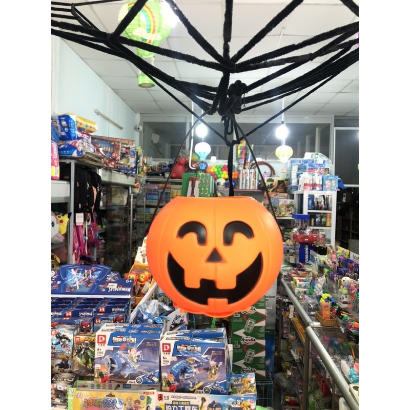 Giỏ bí đựng kẹo Trick or Treat có đèn