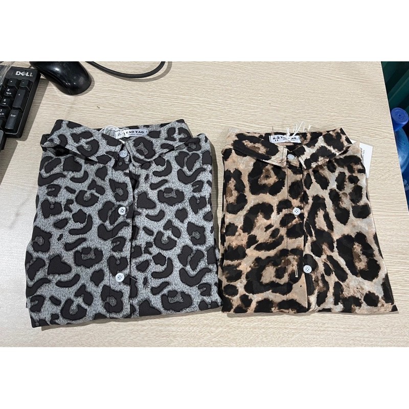 Áo sơ mi nữ hoạ tiết báo đốm form rộng dài 72cm, Áo sơ mi báo dáng rộng 2 màu | BigBuy360 - bigbuy360.vn