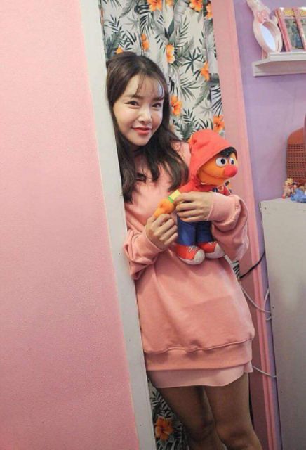 Sweater trơn hồng ruốc tay dài