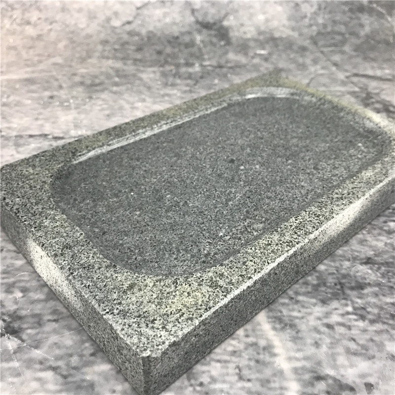 Bếp nướng, lò nướng kiểu Nhật tại bàn bằng đá granite hình chữ nhật