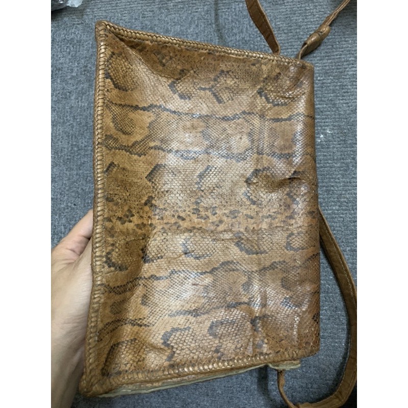Túi da độc lạ khâu tay