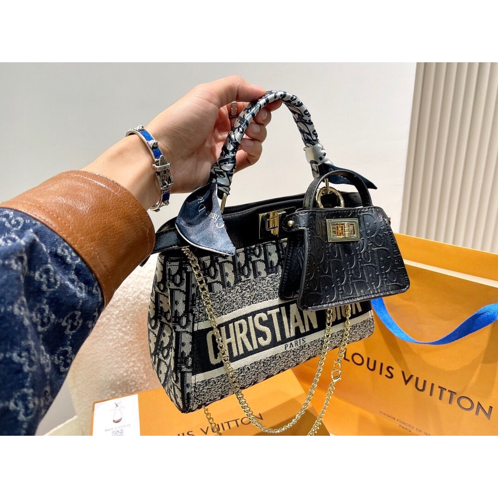 Túi Xách Nữ Đeo Chéo lv,CD Size 23 cm Tặng Kèm Túi MiNi Hàng Cao Cấp FullBocx Nam Châm Sịn Sò