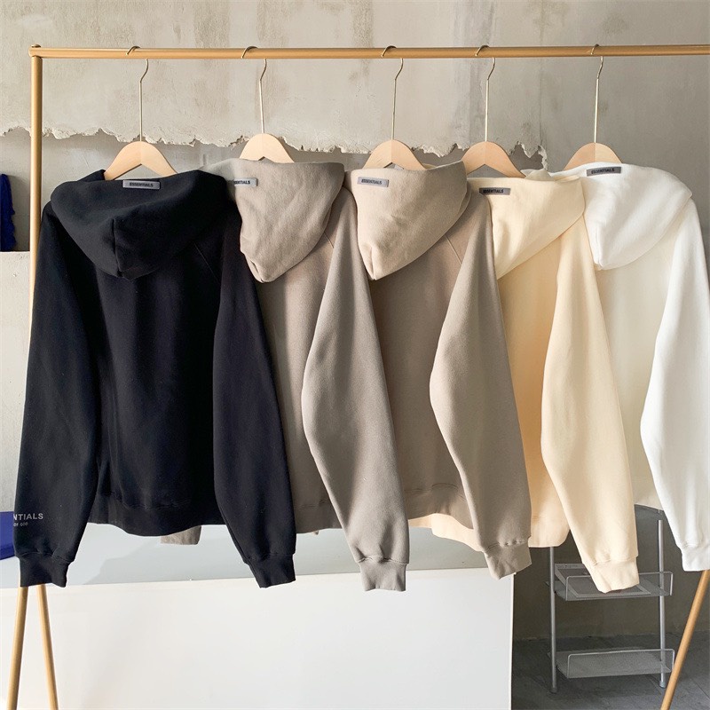 Áo Hoddie essentials.