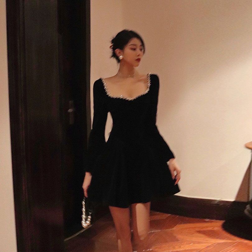 22aw!Đầm Nhung Dáng Chữ a Cổ Vuông Màu Đen Ngọt Ngào Thời Trang Mùa Thu 2022 Phong Cách Pháp Se